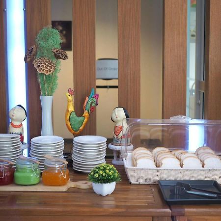 We Briza Hotel Chiangmai Чиангмай Екстериор снимка