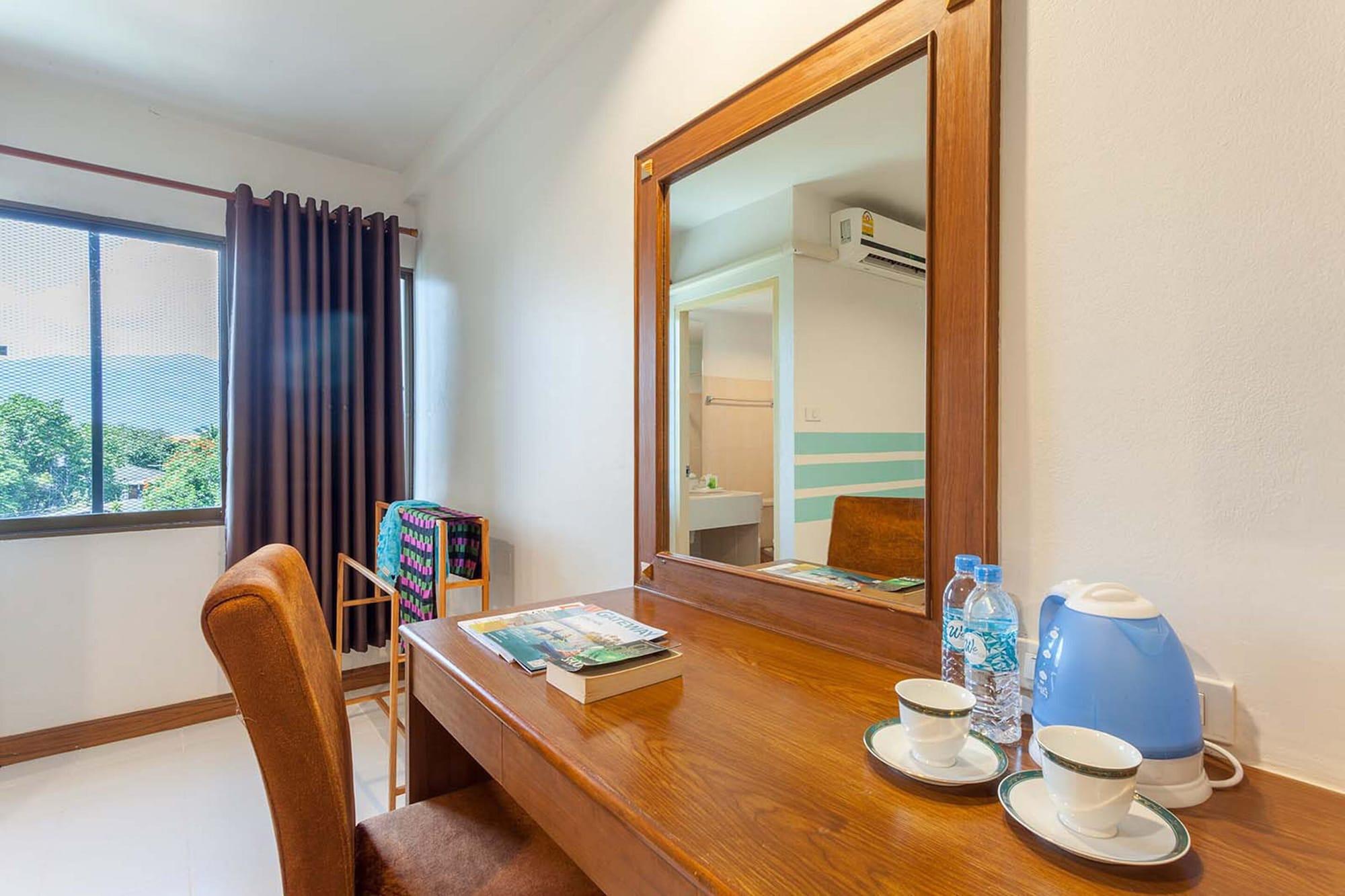 We Briza Hotel Chiangmai Чиангмай Екстериор снимка