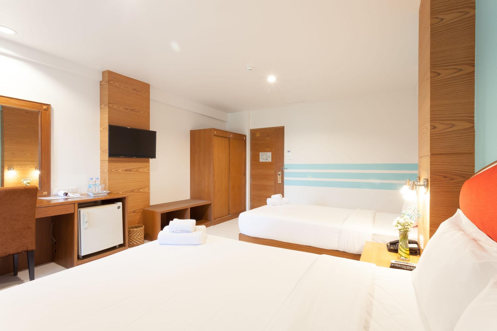 We Briza Hotel Chiangmai Чиангмай Екстериор снимка