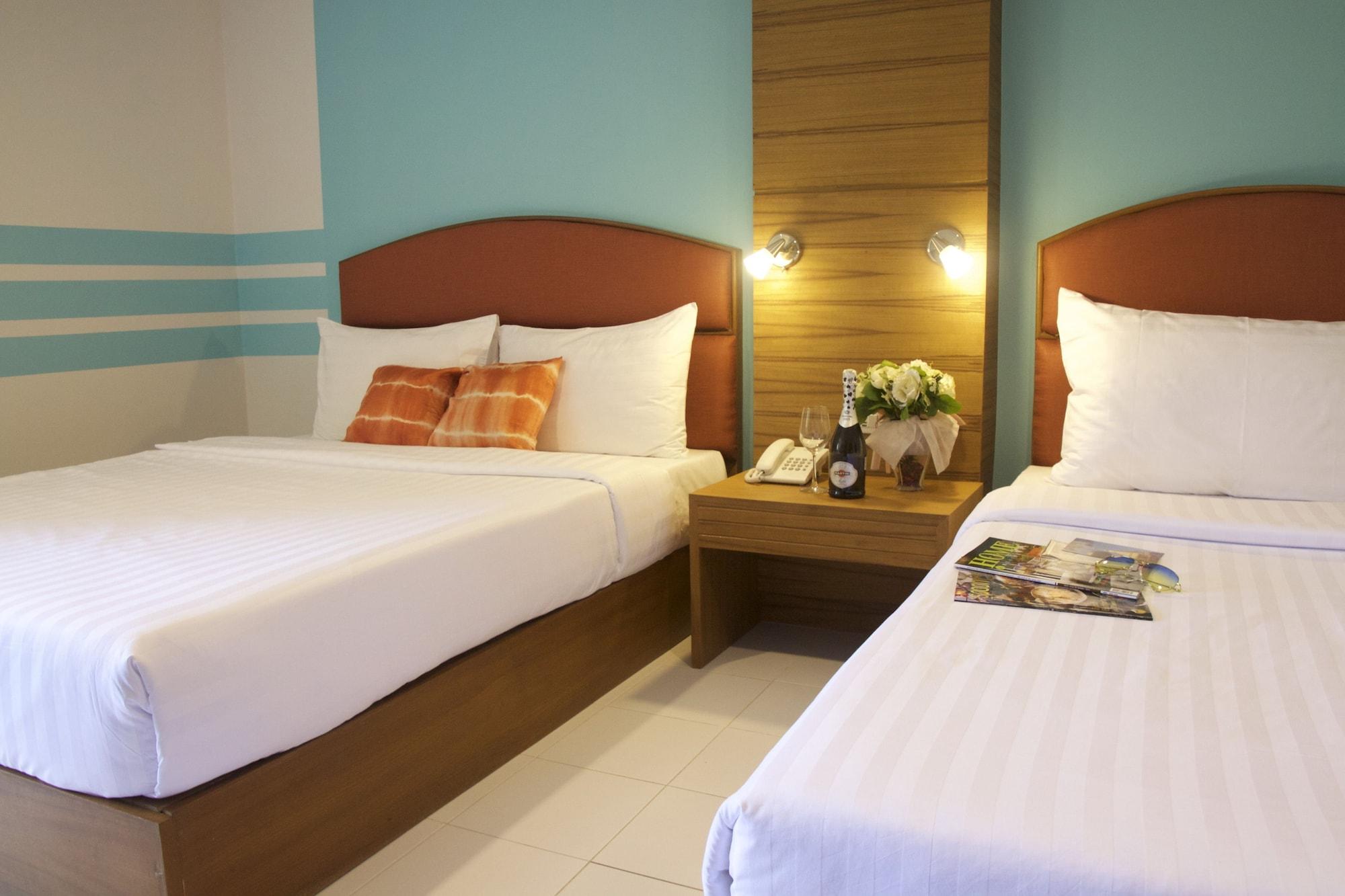We Briza Hotel Chiangmai Чиангмай Екстериор снимка