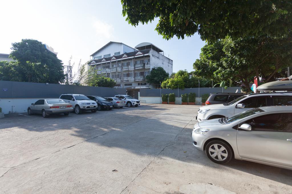 We Briza Hotel Chiangmai Чиангмай Екстериор снимка