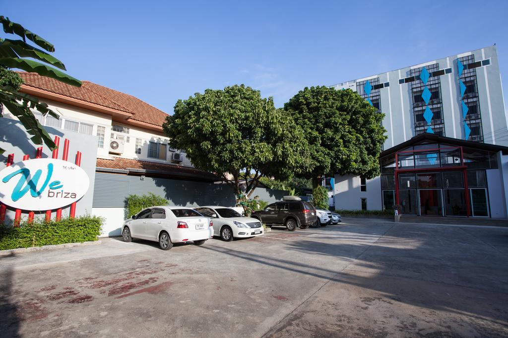 We Briza Hotel Chiangmai Чиангмай Екстериор снимка