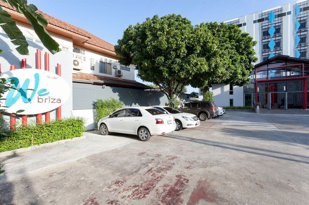 We Briza Hotel Chiangmai Чиангмай Екстериор снимка