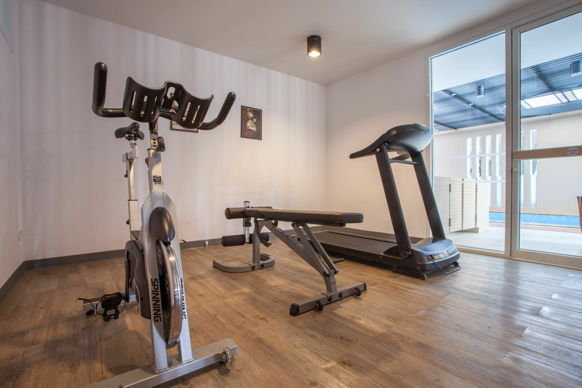 We Briza Hotel Chiangmai Чиангмай Екстериор снимка