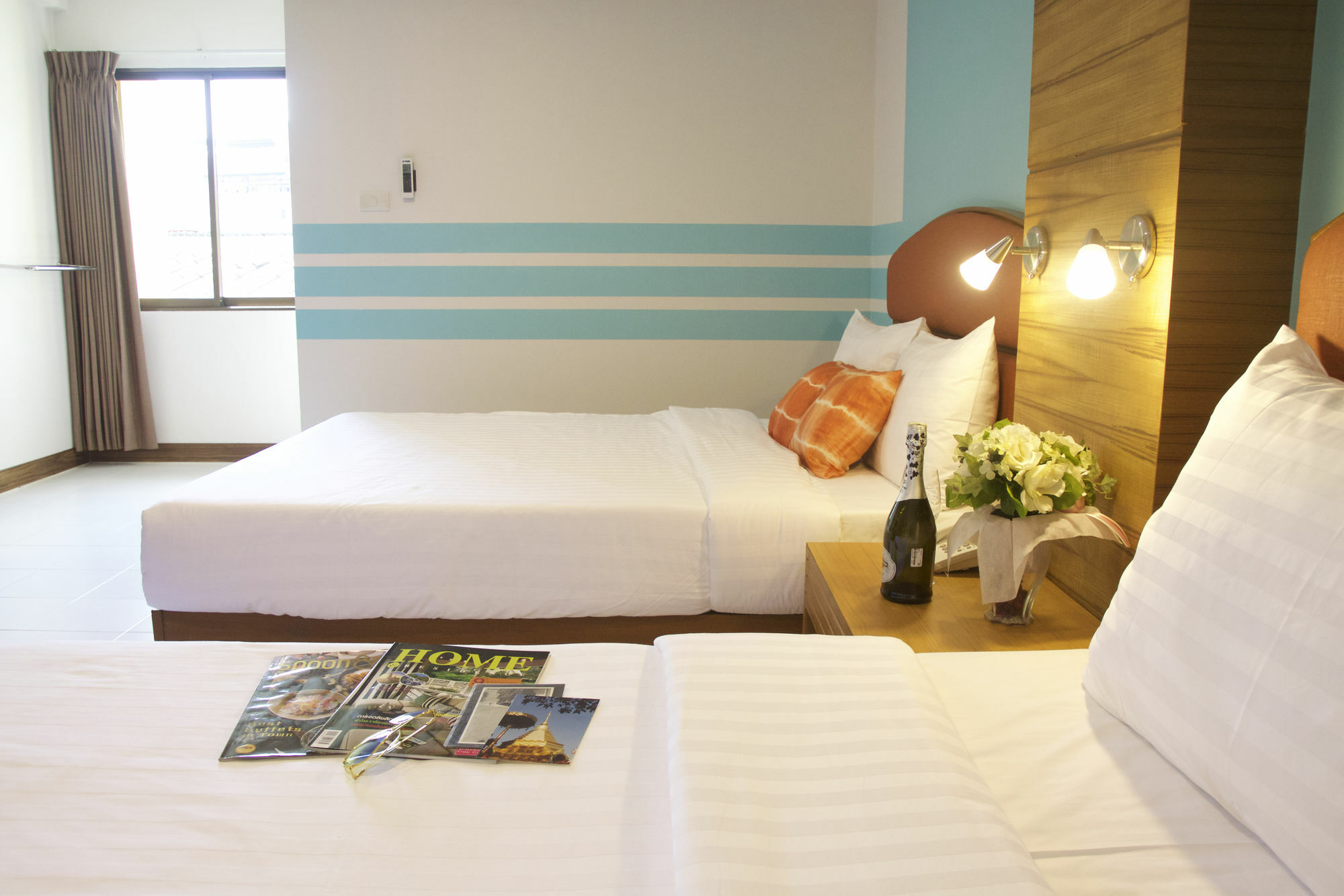 We Briza Hotel Chiangmai Чиангмай Екстериор снимка